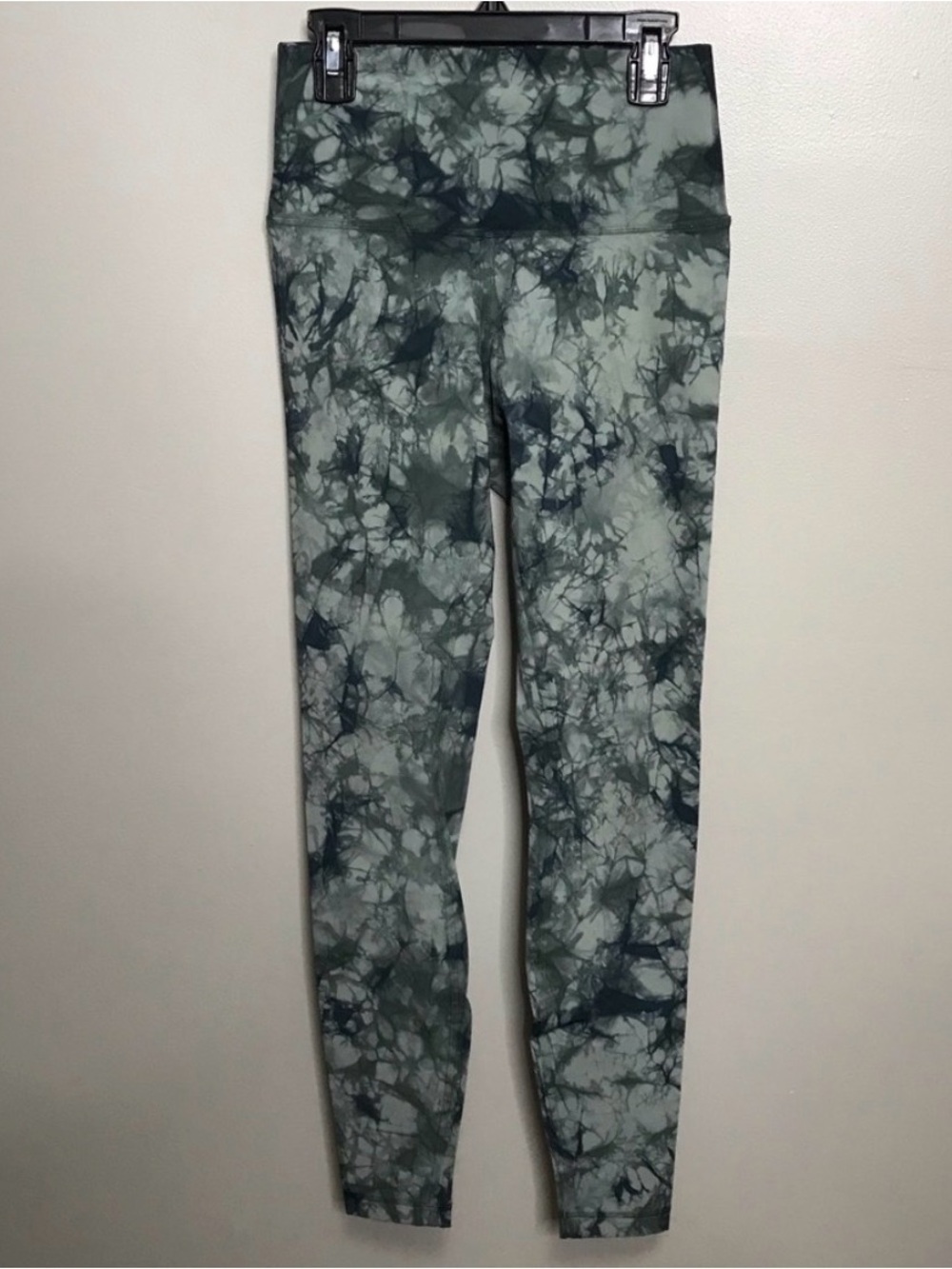 Lululemon Wunder Under Leggings Sz 4 with 28" inseam